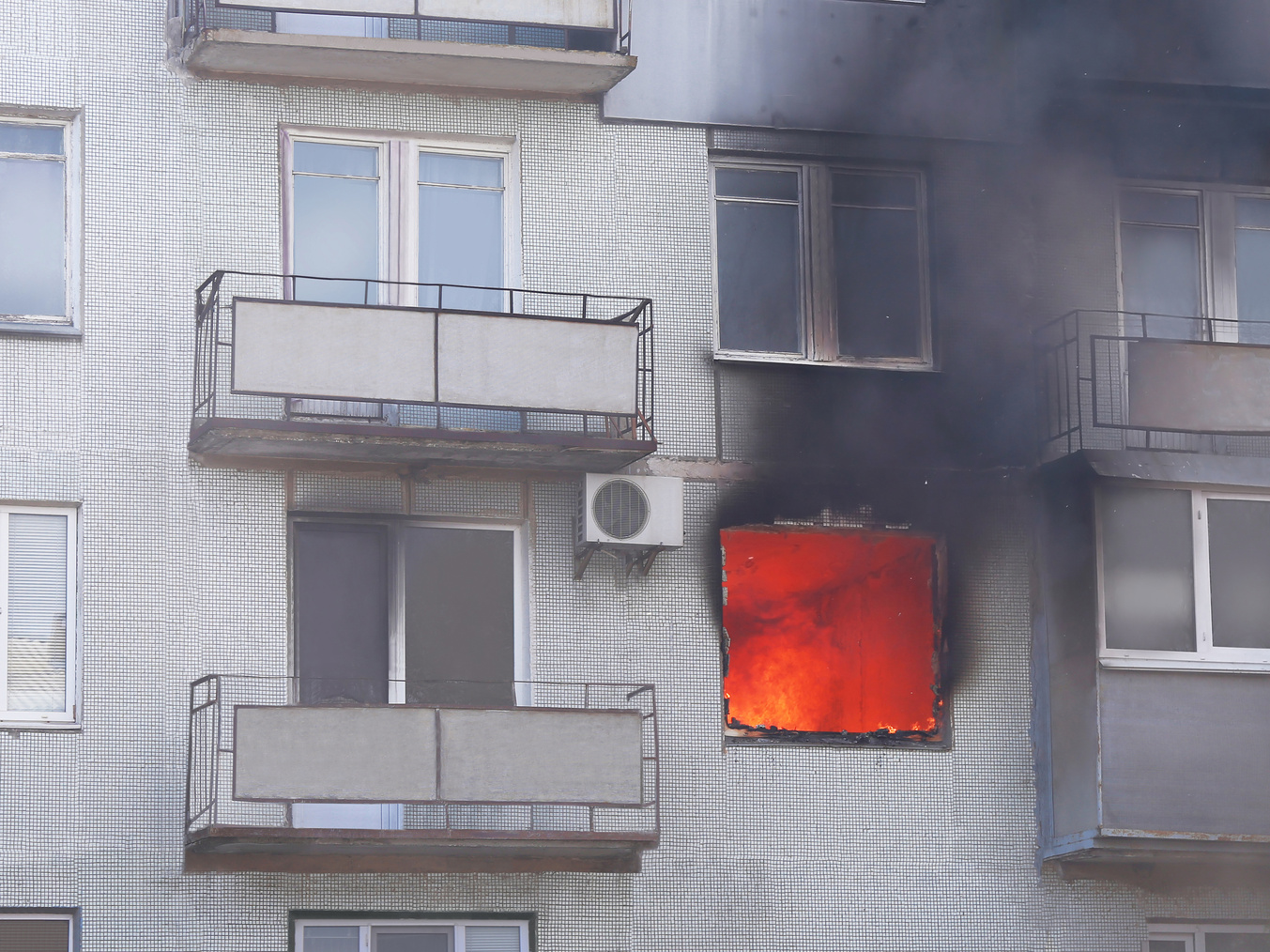 burning apartment, fire in the apartment